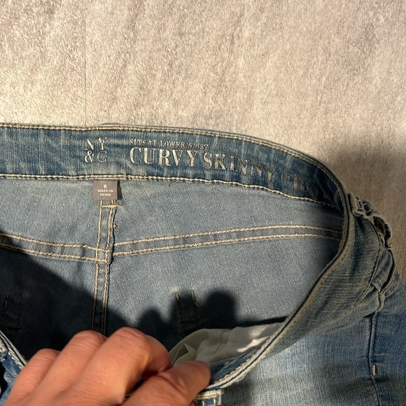 NY&Co light wash Soho Curvy Skinny Crop size 6 no holes cuffed at shin capri - Picture 5 of 6